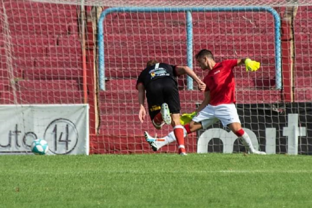 "Colo" Sosa se lo perdi&oacute; de cabeza. Ph: @MySImagenes.