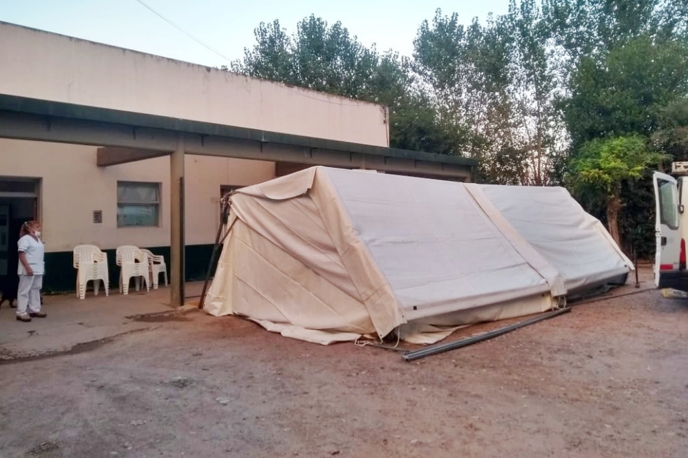 La carpa fue armada este s&aacute;bado en uno de los accesos de ambulancia.