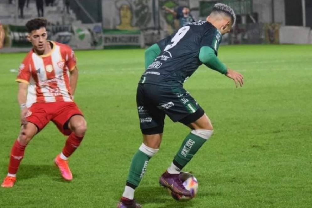 Una de las postales del partido. Ph: prensa Ituzaing&oacute;.