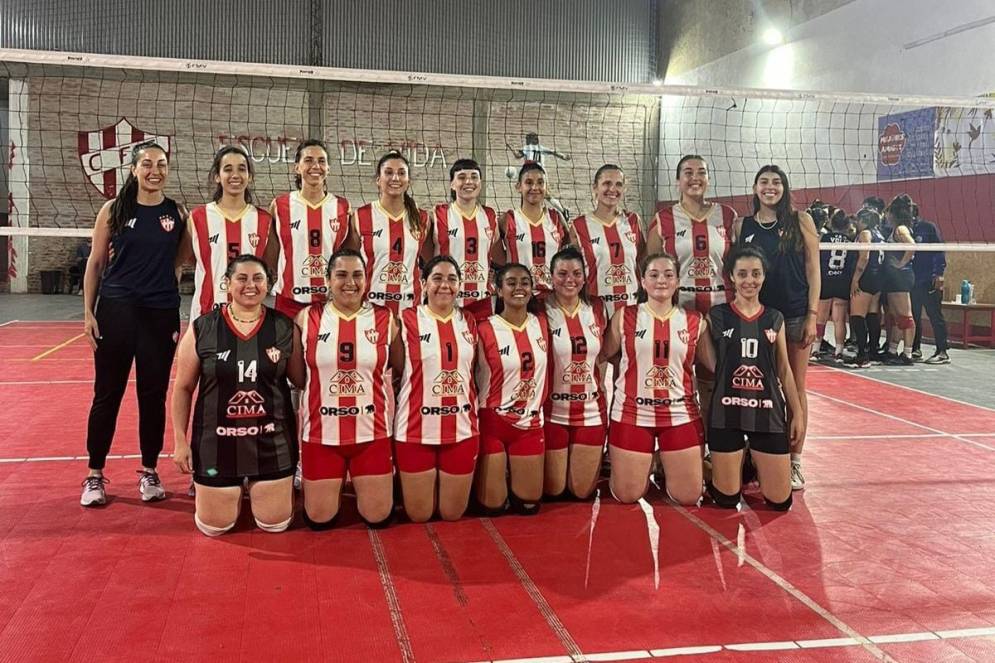 El plantel que salt&oacute; a Primera. (FOTO: V&oacute;ley CFC).