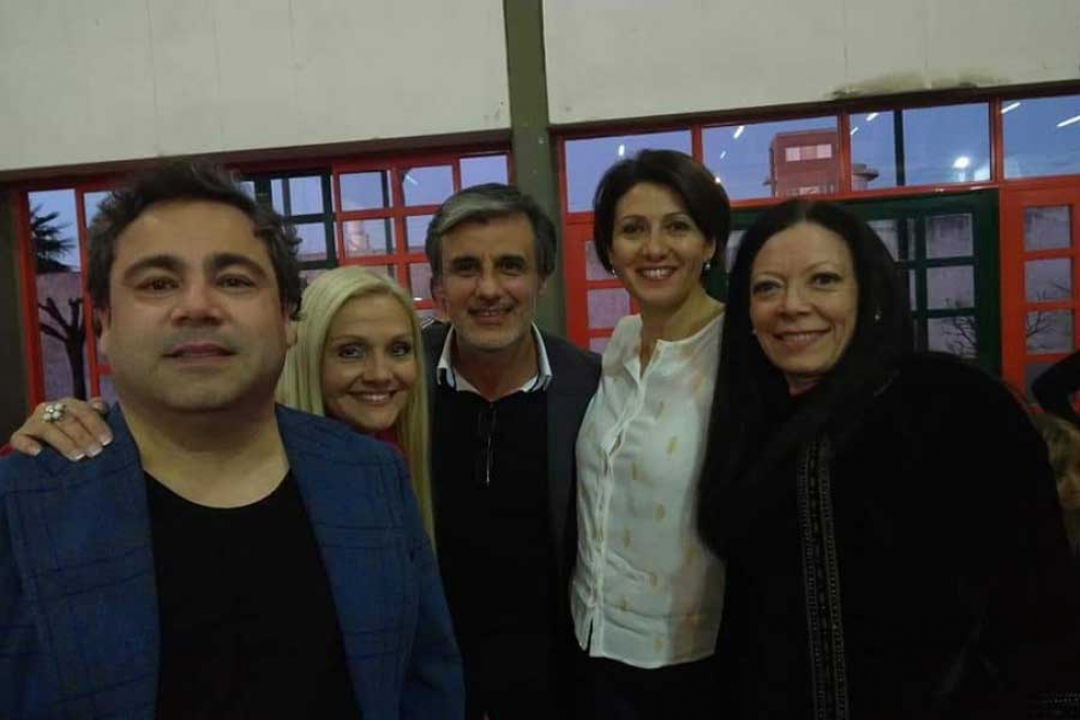 Eva Corbal&aacute;n (derecha) junto a los consejeros escolares Solange Mirc, Marcelo Sabino y la presidenta del Consejo Escolar, Ver&oacute;nica Iozzolino. 