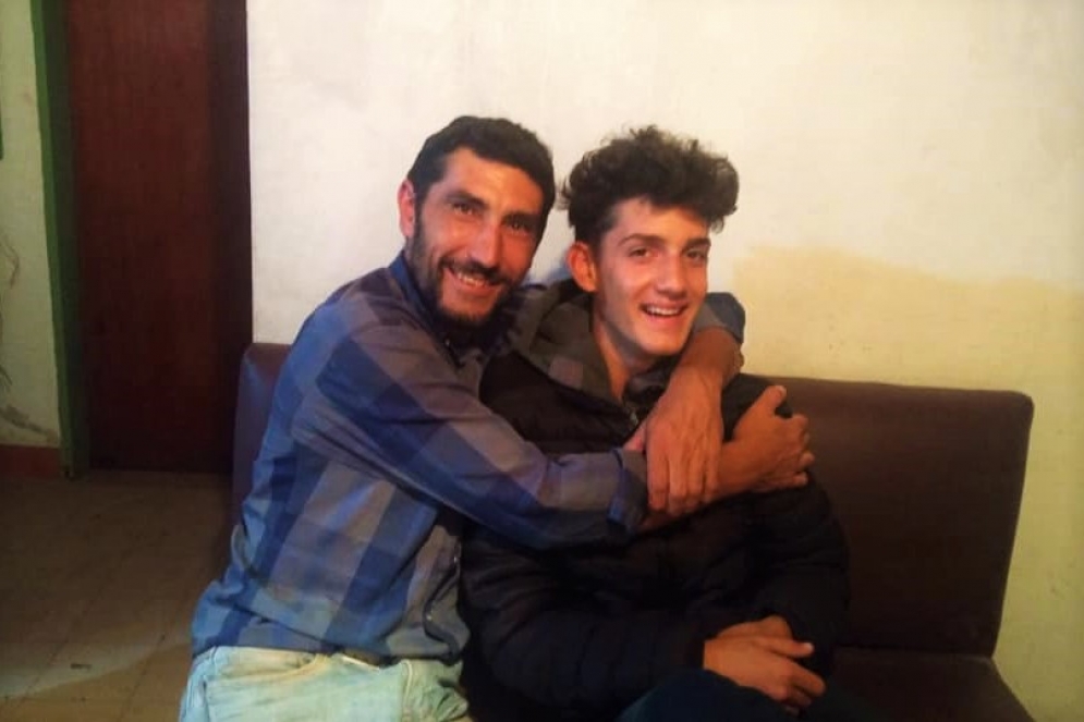 Demi&aacute;n junto a Eduardo, su pap&aacute;.