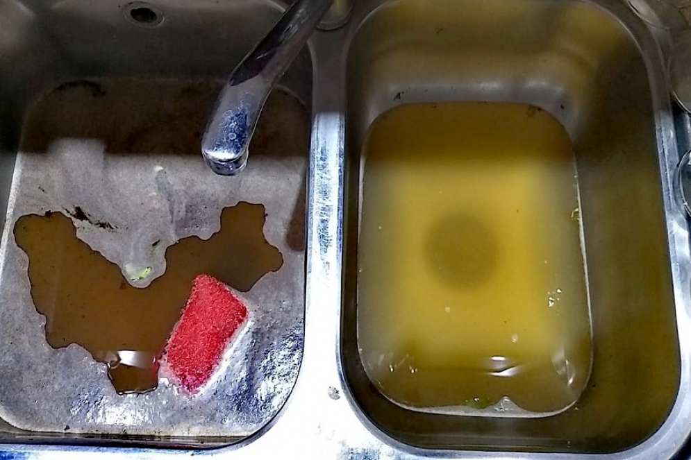 Una postal de la pileta de una cocina.