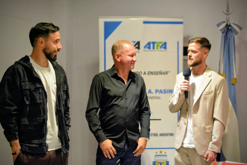 Gal&iacute;ndez, Poza y Gambetta en el acto de graduados.
