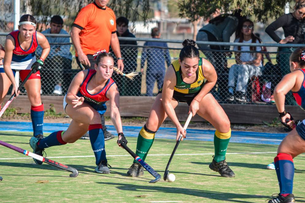 Brisa G&oacute;mez defendiendo la bocha. (FOTO: Visual Deportes). 