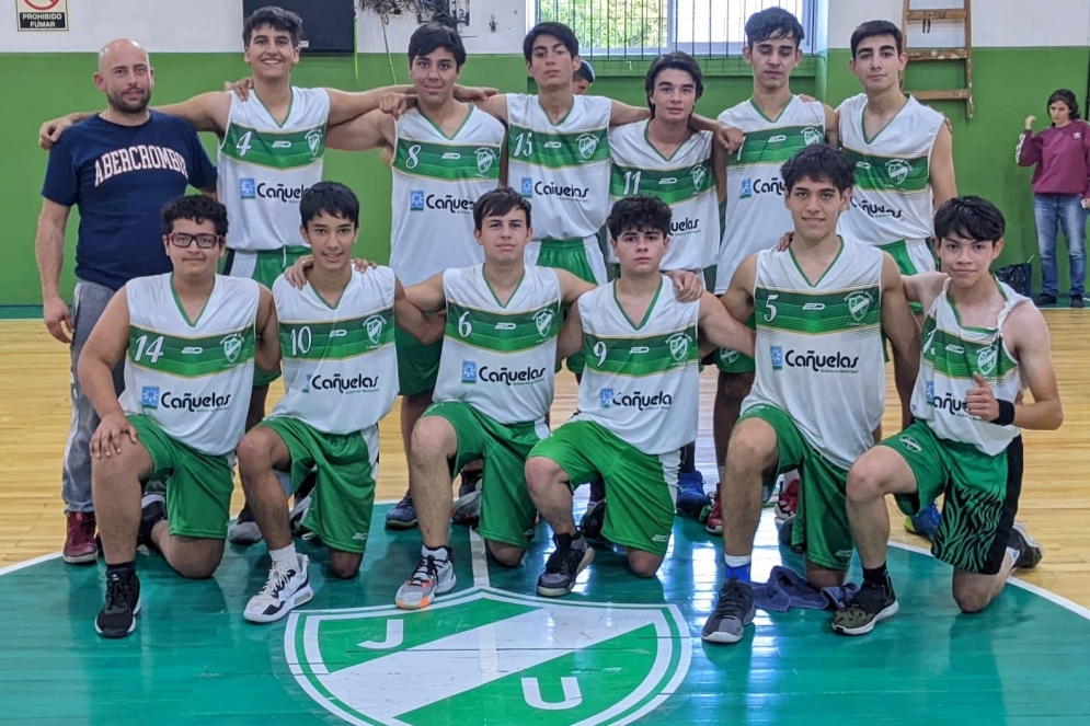 Una de las formativas que present&oacute; el "verde".