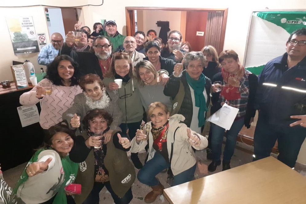 El brindis del final luego del triunfo.