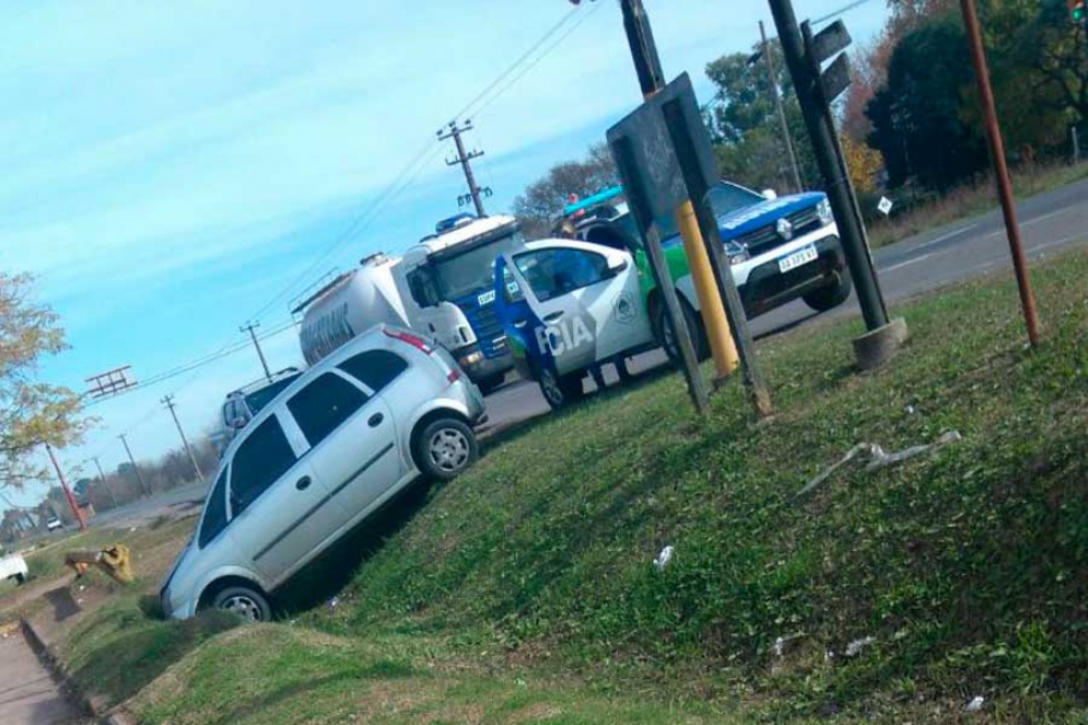 Escapaban de la polic&iacute;a, cayeron a la zanja y terminaron presos