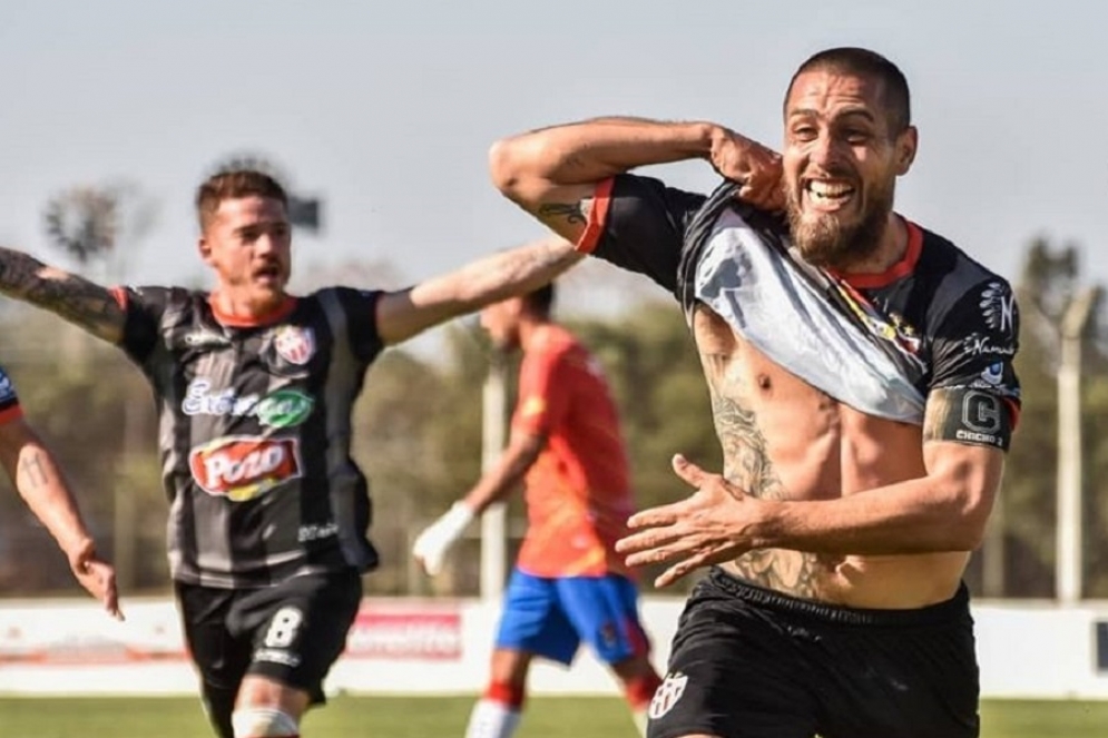 Mat&iacute;as Maidana festejando su gol. 