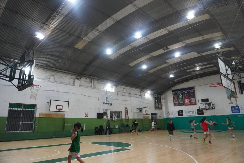 En el Politano practican b&aacute;squet femenino y masculino.