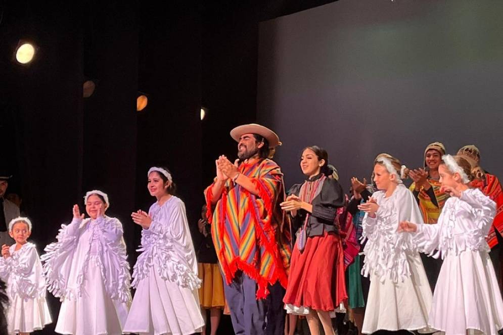 Postal de la presentaci&oacute;n.