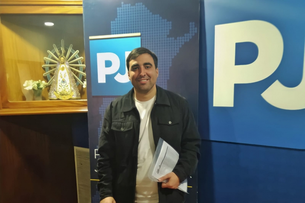 Guido Peralta trabaja en el Vacunatorio del Club San Mart&iacute;n.