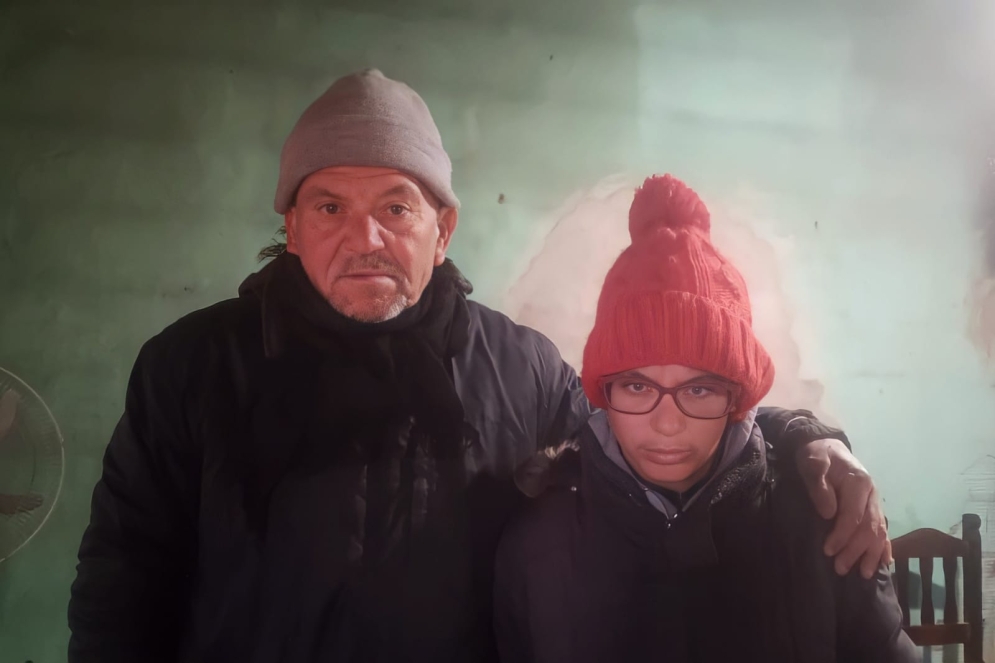 Carlos y Florencia recibieron a NacPop en humilde vivienda del barrio Libertad.