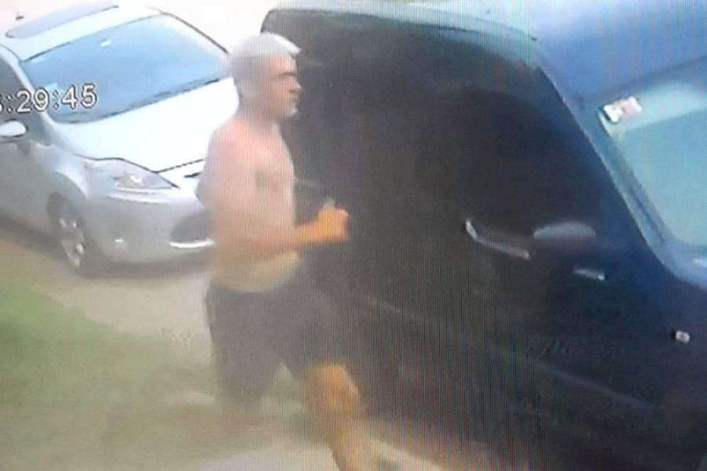 El ladr&oacute;n captado por una c&aacute;mara de seguridad.