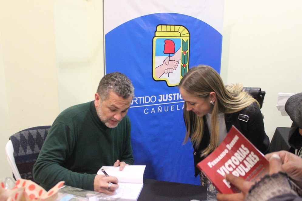 "Toda sociedad politizada puede tener un destino que la haga justa y equitativa", dijo Fernando Borroni, quien se desempe&ntilde;a en C5N y AM750, en la charla que convoc&oacute; el Partido Justicialista de Ca&ntilde;uelas.