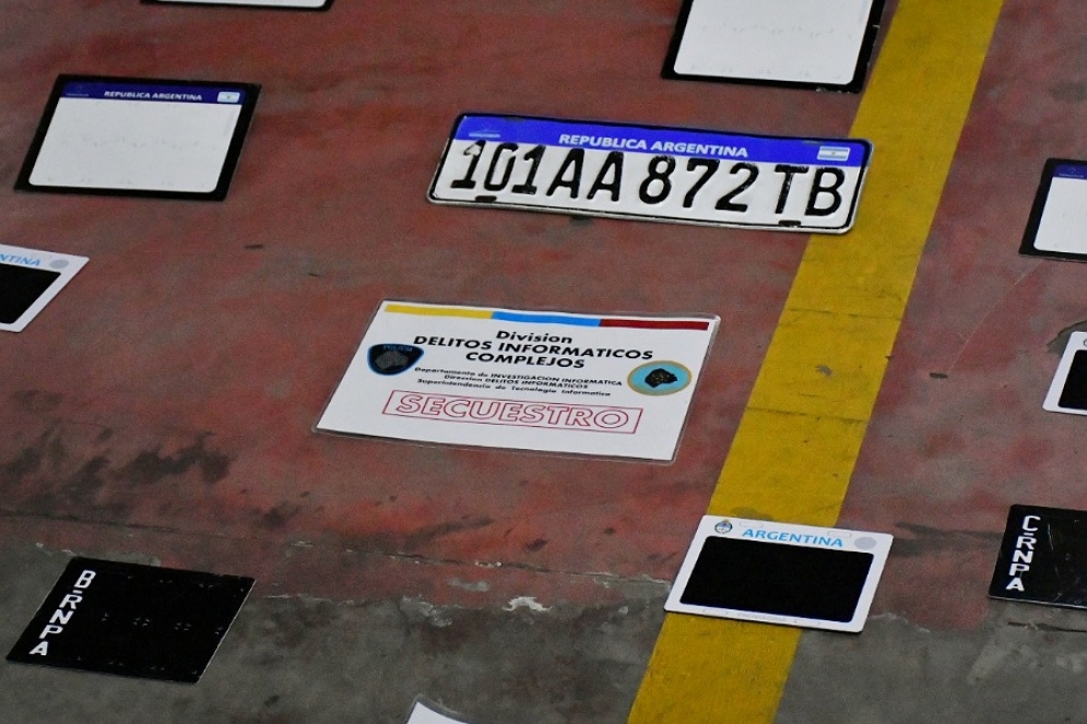 Ofrec&iacute;an patentes a un monto que oscila entre 500 y 700 pesos para motos, autos y trailers.