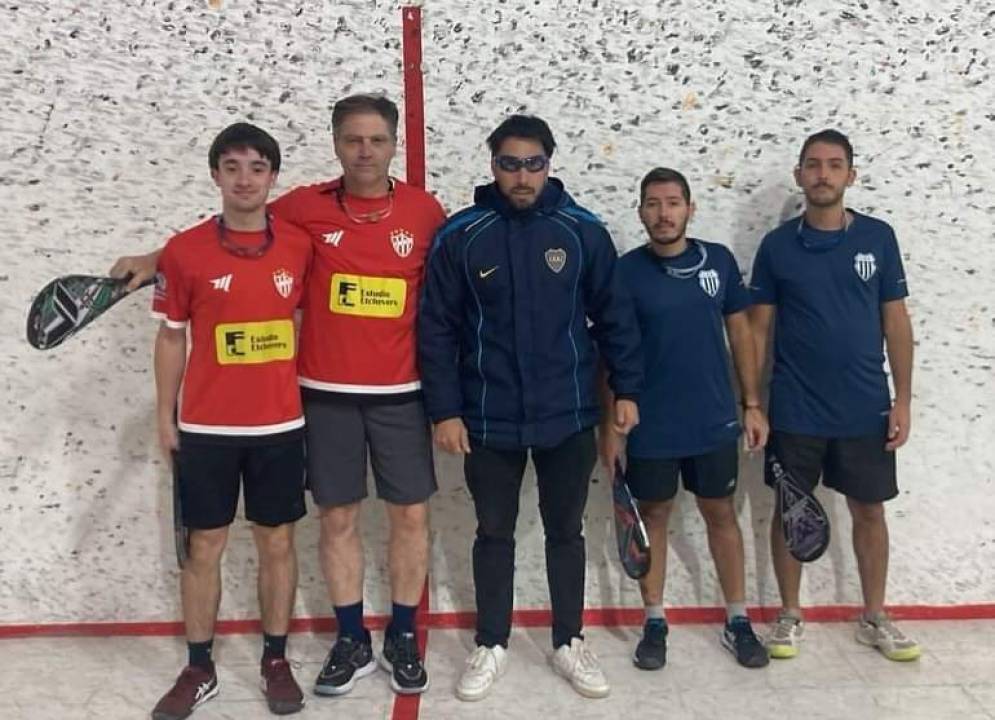 La foto entre Ca&ntilde;uelas, Estudiantes y el "rayero".