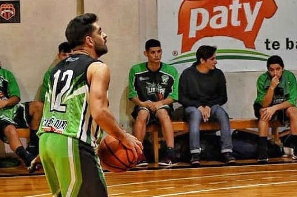 Mat&iacute;as Vicente "on fire", convirti&oacute; 30 puntos.