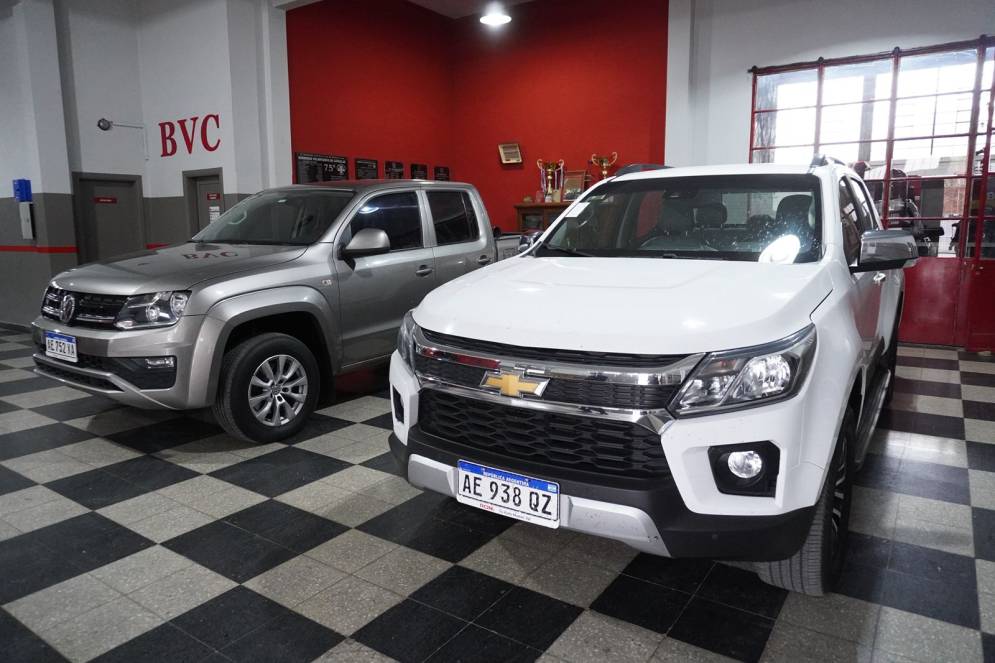 Las dos camionetas adquiridas ya est&aacute;n en el cuartel.