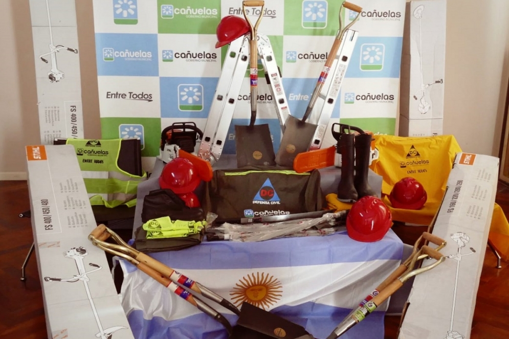 Entregan material al &aacute;rea de Defensa Civ&iacute;l