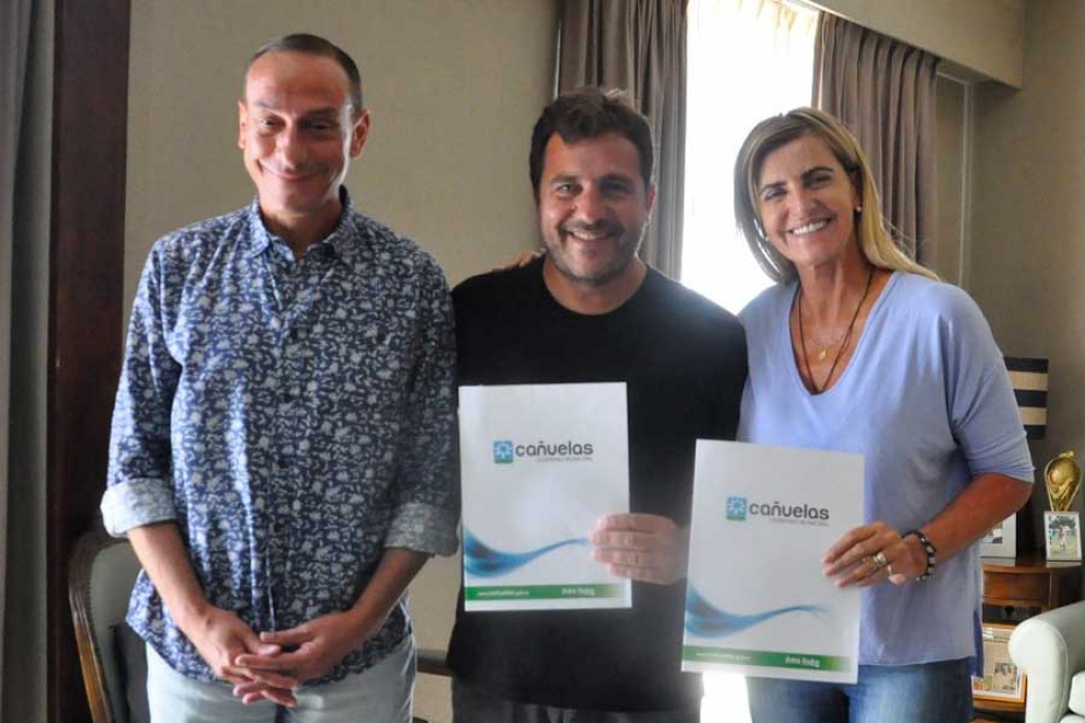 El Intendente Gustavo Arrieta, Daniel Roncoli y la Jefa de Gabinete Marisa Fassi.
