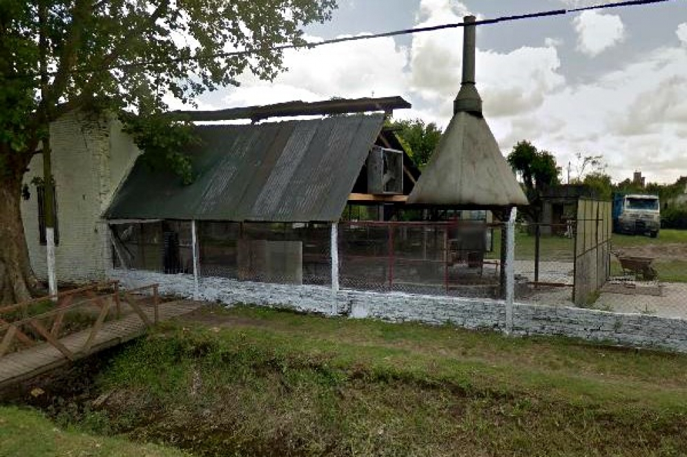 "Los Hermanos", ubicada en las calles Tucum&aacute;n y 1&ordm; de Mayo.