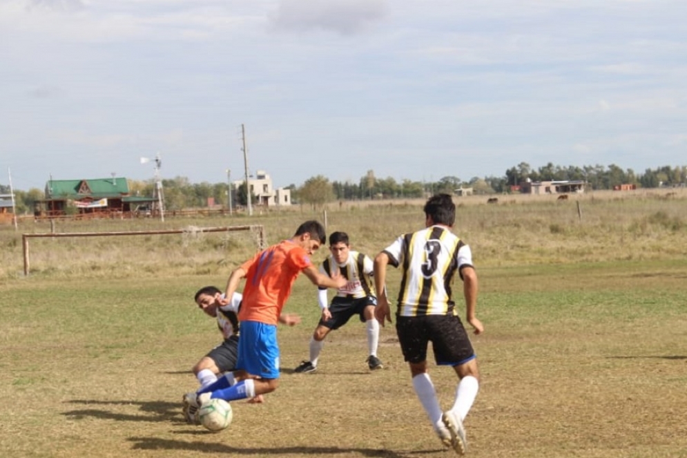 La Academia (Naranja)  Vs. 1&ordm; de Mayo.