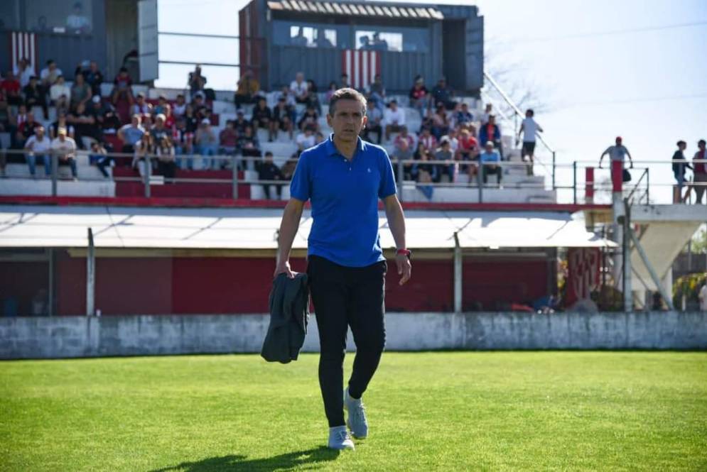 El DT saliente dijo que se iba por unos d&iacute;as a ayudar a&nbsp;un&nbsp;amigo...