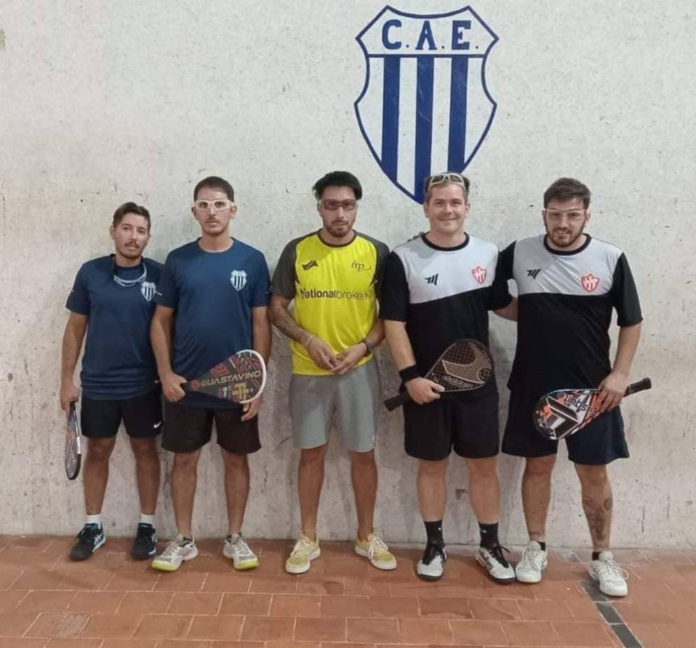 Las yuntas locales y en el medio el&nbsp;rayero.