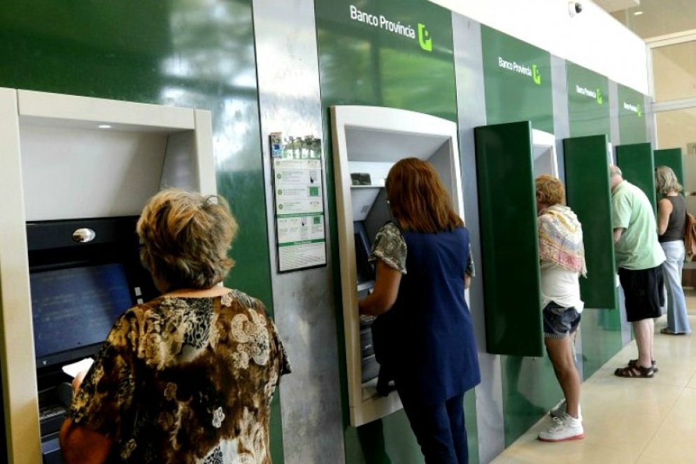 Solo habr&aacute; cajeros disponibles y atenci&oacute;n por homebanking.