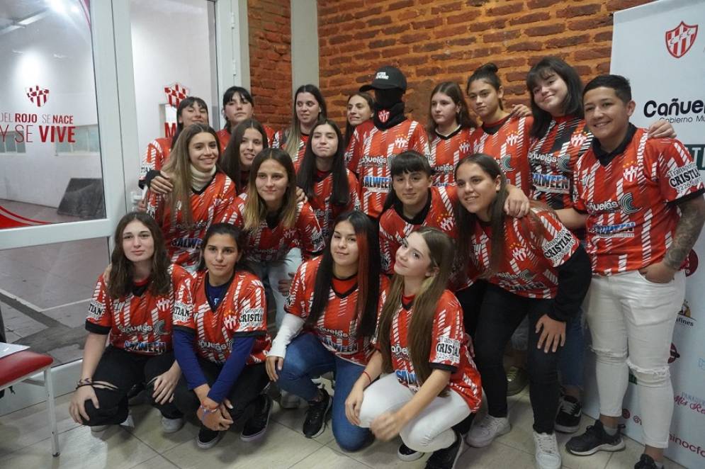 Dise&ntilde;o vanguardiasta con predominio del color rojo.