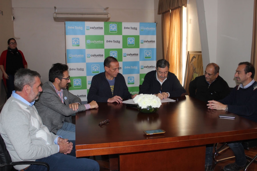 El convenio se firm&oacute; en el Palacio Municipal.