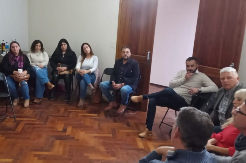 Se convoc&oacute; a una veintena de personas. Participaron funcionarios y legisladores vinculados al derecho.