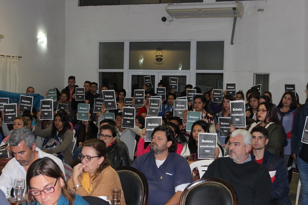 Los estudiantes presentes en el recinto. 