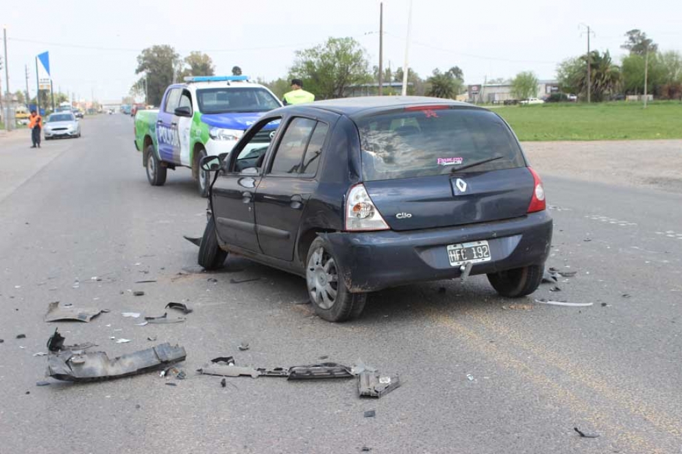 El Renault Clio fue el que sufri&oacute; mayores da&ntilde;os.