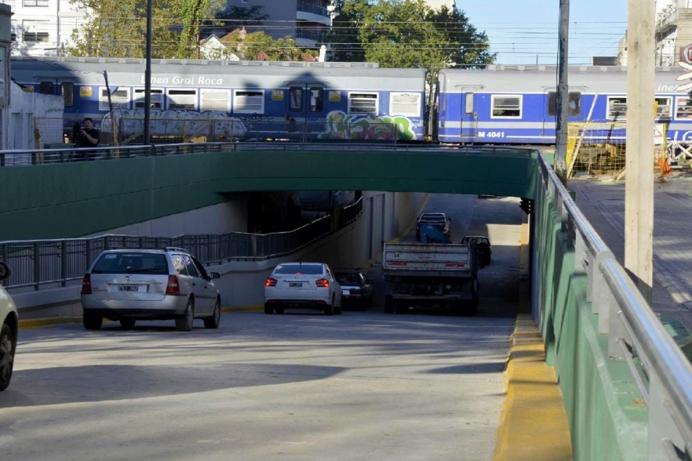 Un tunel construido bajo las v&iacute;as del Ferrocarril Roca, en Lomas de Zamora.