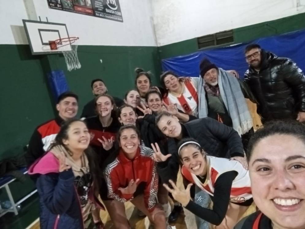 La delegaci&oacute;n Tambera con la cl&aacute;sica selfie tras la victoria.