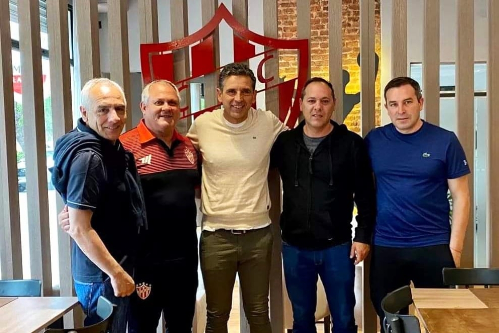 De izq a derecha: Jorge Zanabone, Ra&uacute;l Arevalo, JM Capistrano y Mart&iacute;n Yusti, los dirigentes que despidieron a Zermatten.