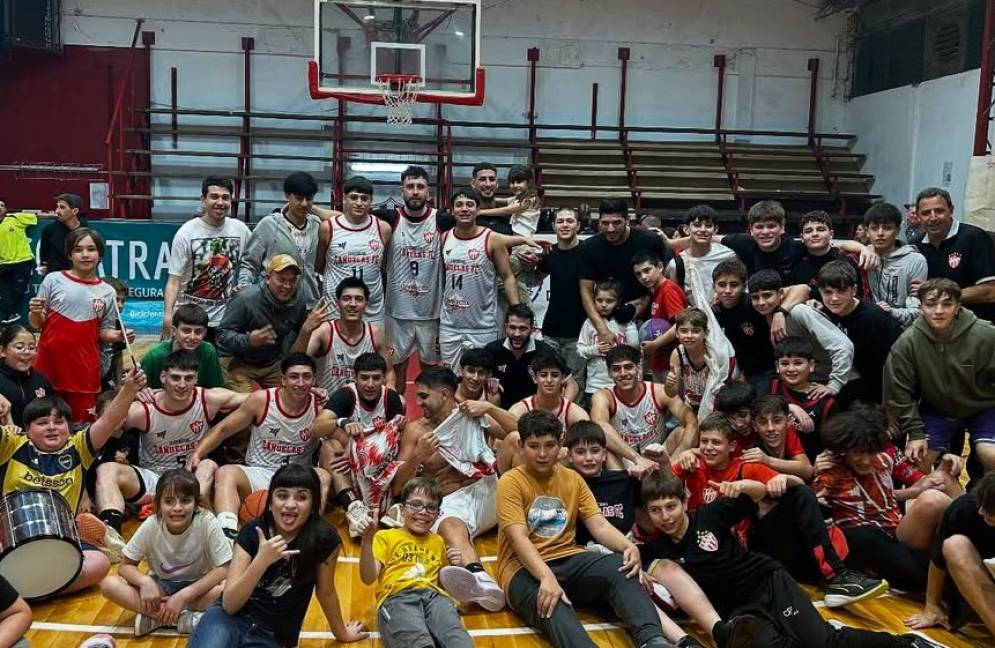 El festejo en el Ar&iacute;n. (Instagram @cfcbasquet)