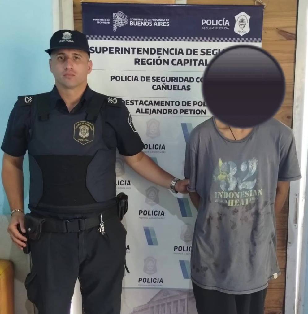 Arrieta, esposado en la dependencia policial de Peti&oacute;n.