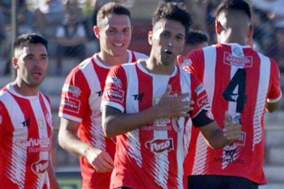 Juli&aacute;n Cano seguir&aacute; en el club.