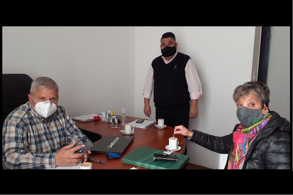 El Jefe de Gabinete, Fernando Jantus y la Secretaria General de ATE, Graciela Perazzo. 