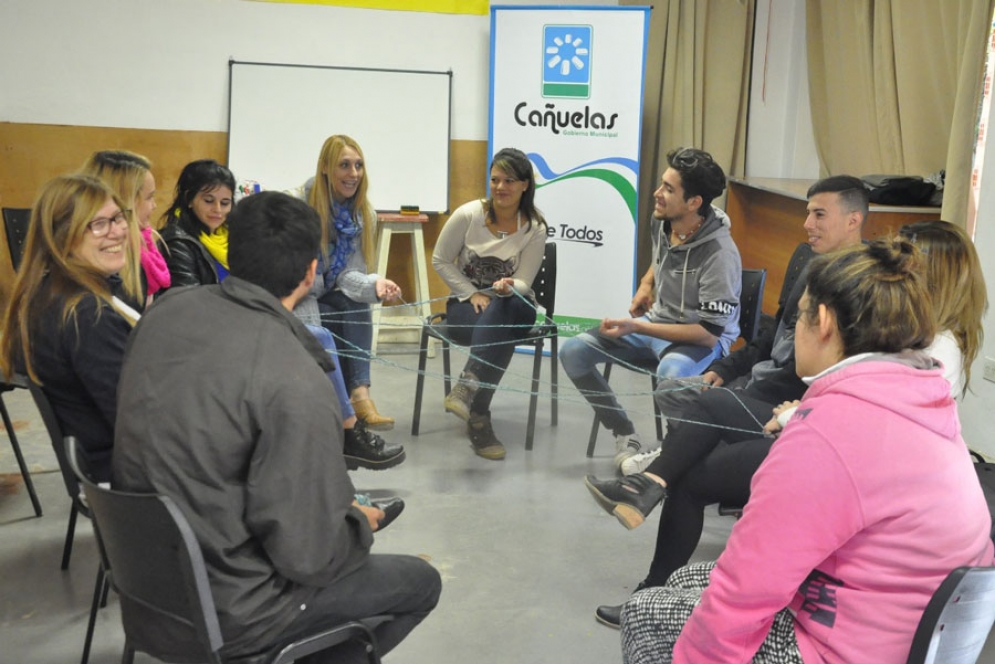 El taller comenz&oacute; el lunes en el Instituto Cultural.