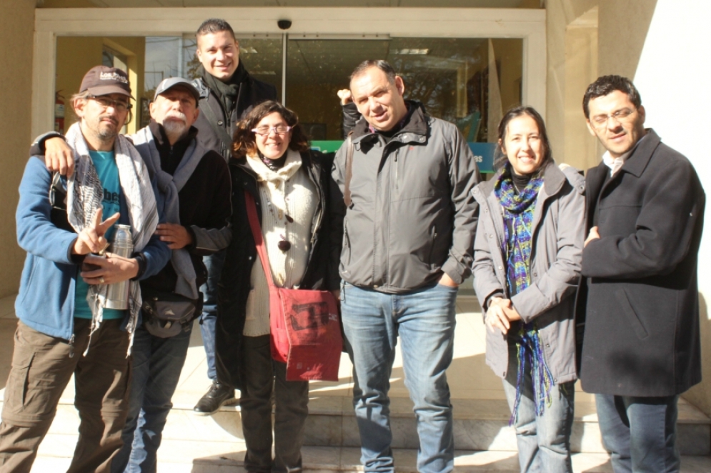 Los representantes de la CTEP luego de la firma del convenio.