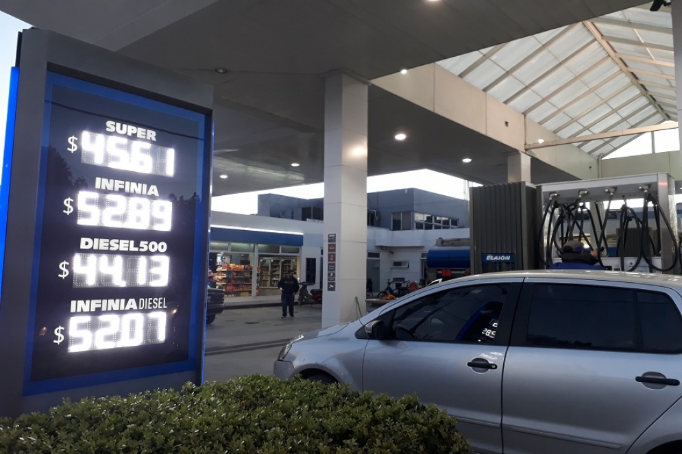 Otro golpe al bolsillo: volvieron a aumentar los combustibles