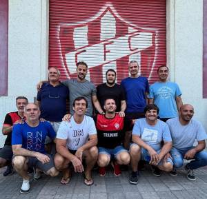 Arrieta se apoya en Ar&eacute;valo (arriba izq.), uno de los principales apuntados por el desmanejo de la situaci&oacute;n.