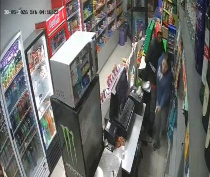Violento asalto a un kiosco: un delincuente armado se llev&oacute; dinero, golosinas y cervezas