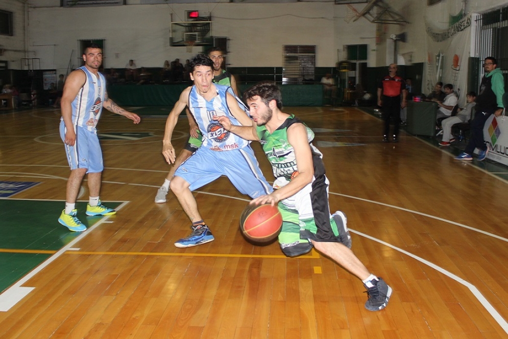 JU debi&oacute; trabajar mucho para quedarse con la victoria.