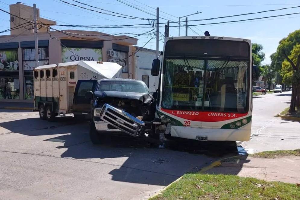 El trailer de los caballos iba sin animales.