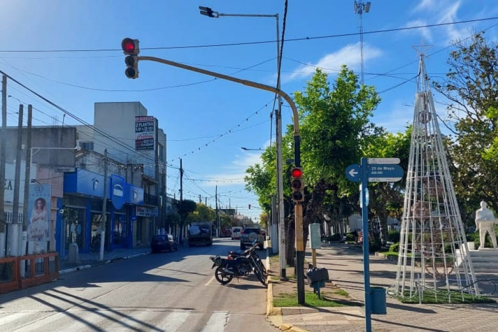 El "arbolito" amaneci&oacute; en la vereda de la Plaza San Mart&iacute;n.